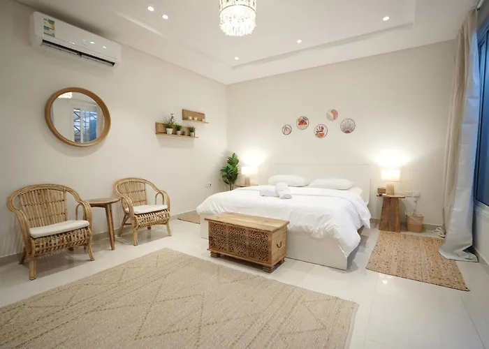 Studio With Private Entrance - 8A