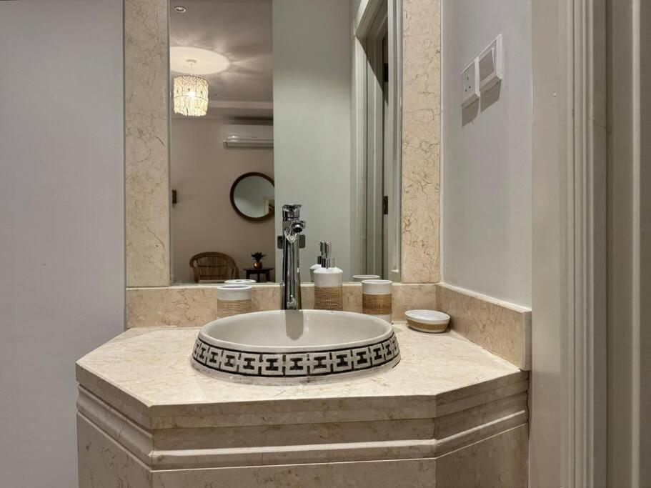 With Private Entrance - 8a Apartment
