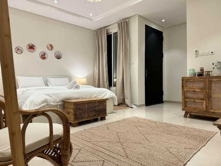 With Private Entrance - 8a Apartment *