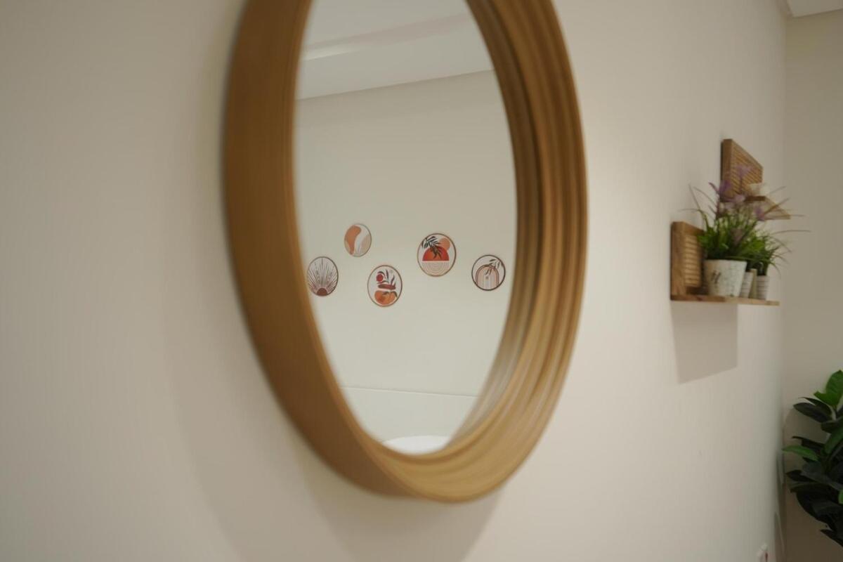 With Private Entrance - 8a Apartment *