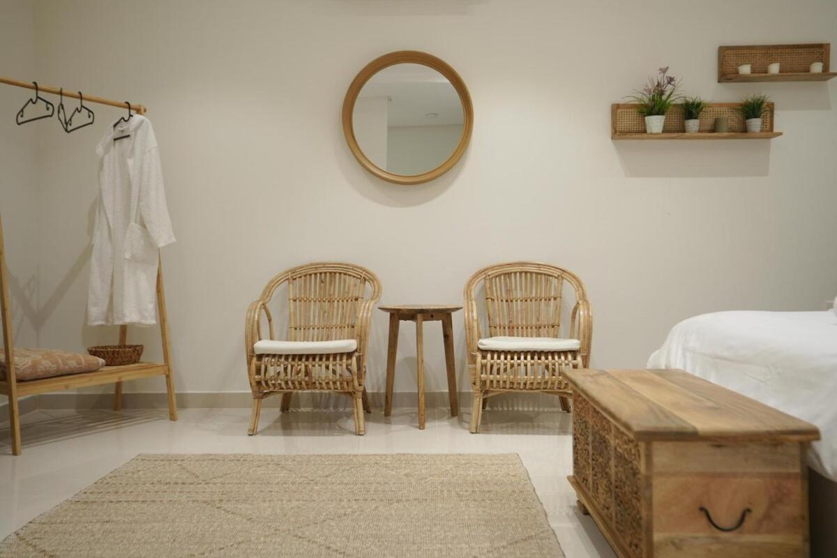Apartment With Private Entrance - 8a